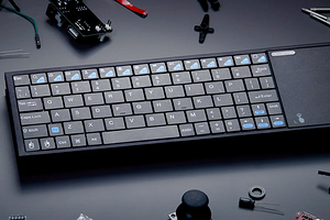 Самый доступный в мире персональный компьютер получил корпус-клавиатуру со встроенным тачпадом