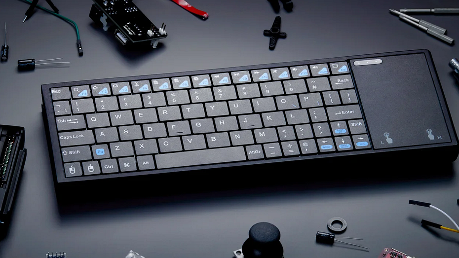 Самый доступный в мире персональный компьютер получил корпус-клавиатуру со встроенным тачпадом