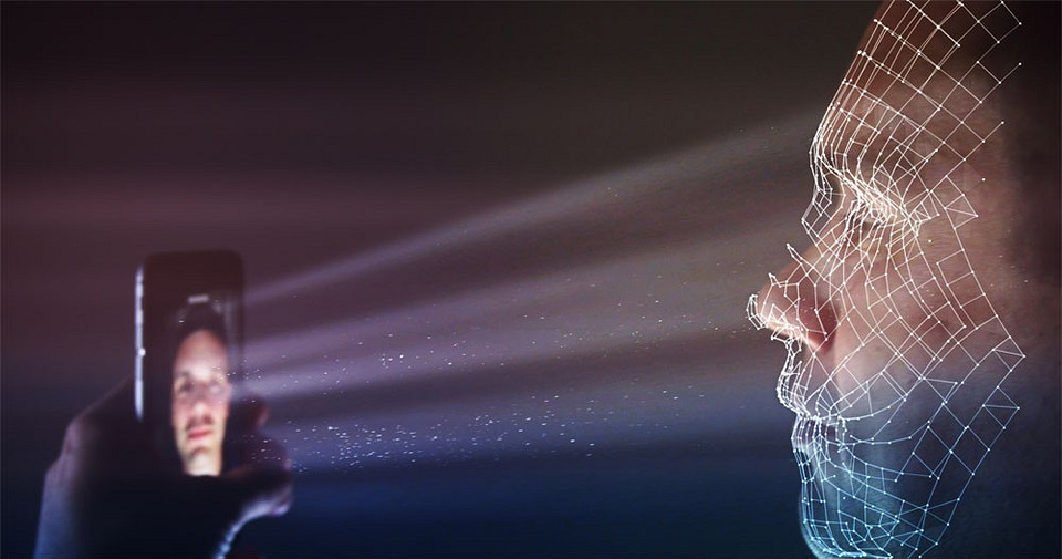 Что безопаснее: сканер отпечатков или распознавание по лицу?