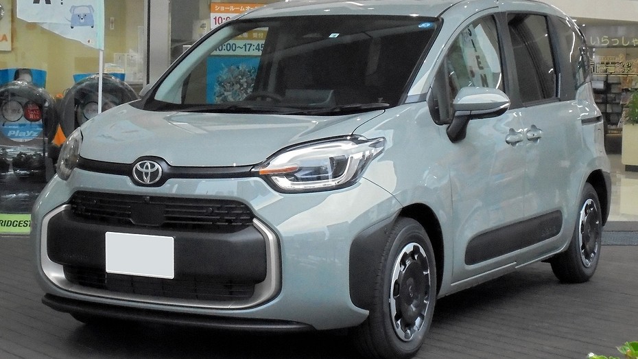 В Россию поставляют микровэн Toyota Sienta и просят за него, как за LADA Granta  одно из самых выгодных предложений