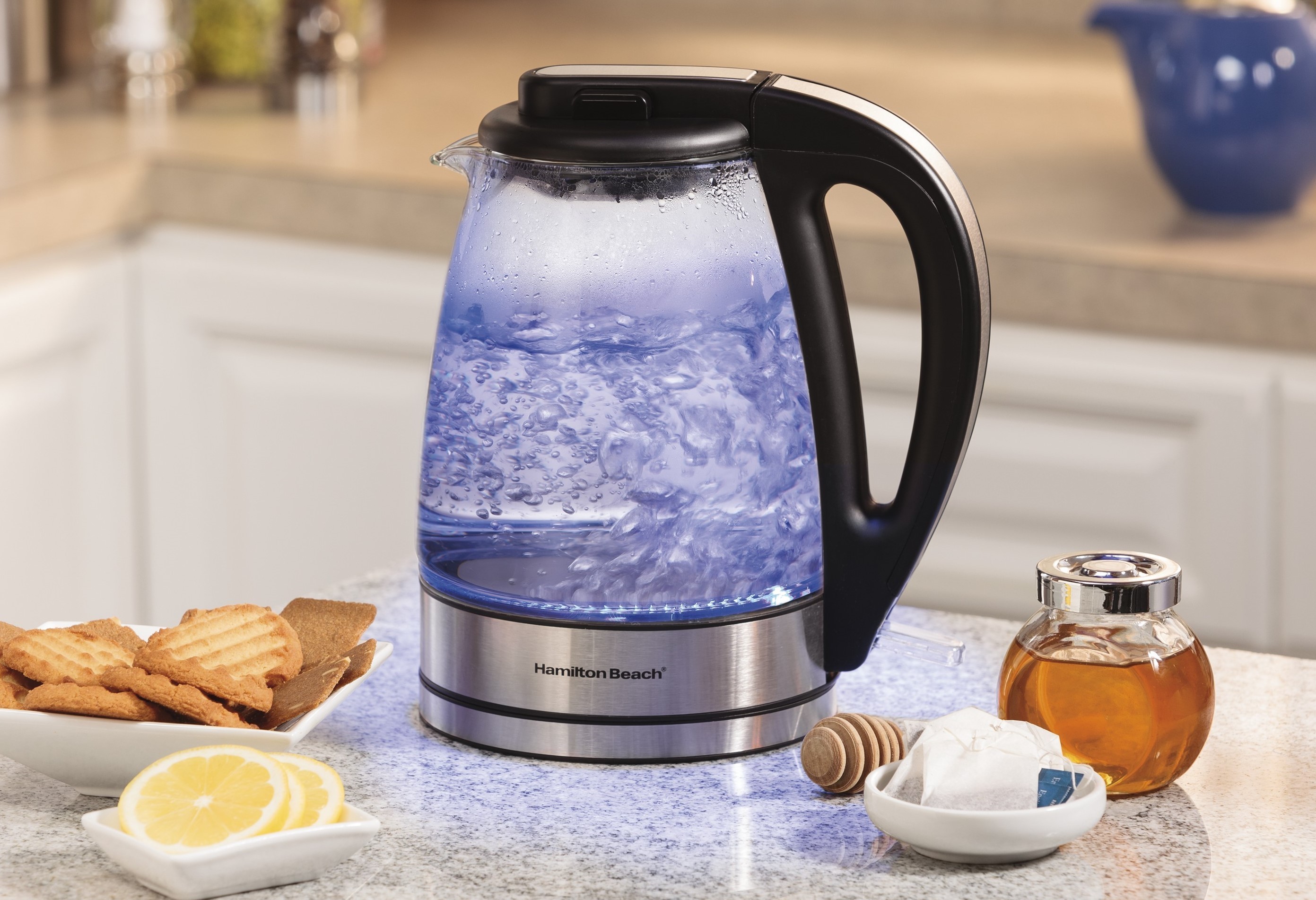 Электрический чайник какой лучше купить для дома. Чайник электрический Sonifer SF-2064. Alizz чайник электрический. Чайник Raf 2,7 Electric kettle. Чайник на кухне.