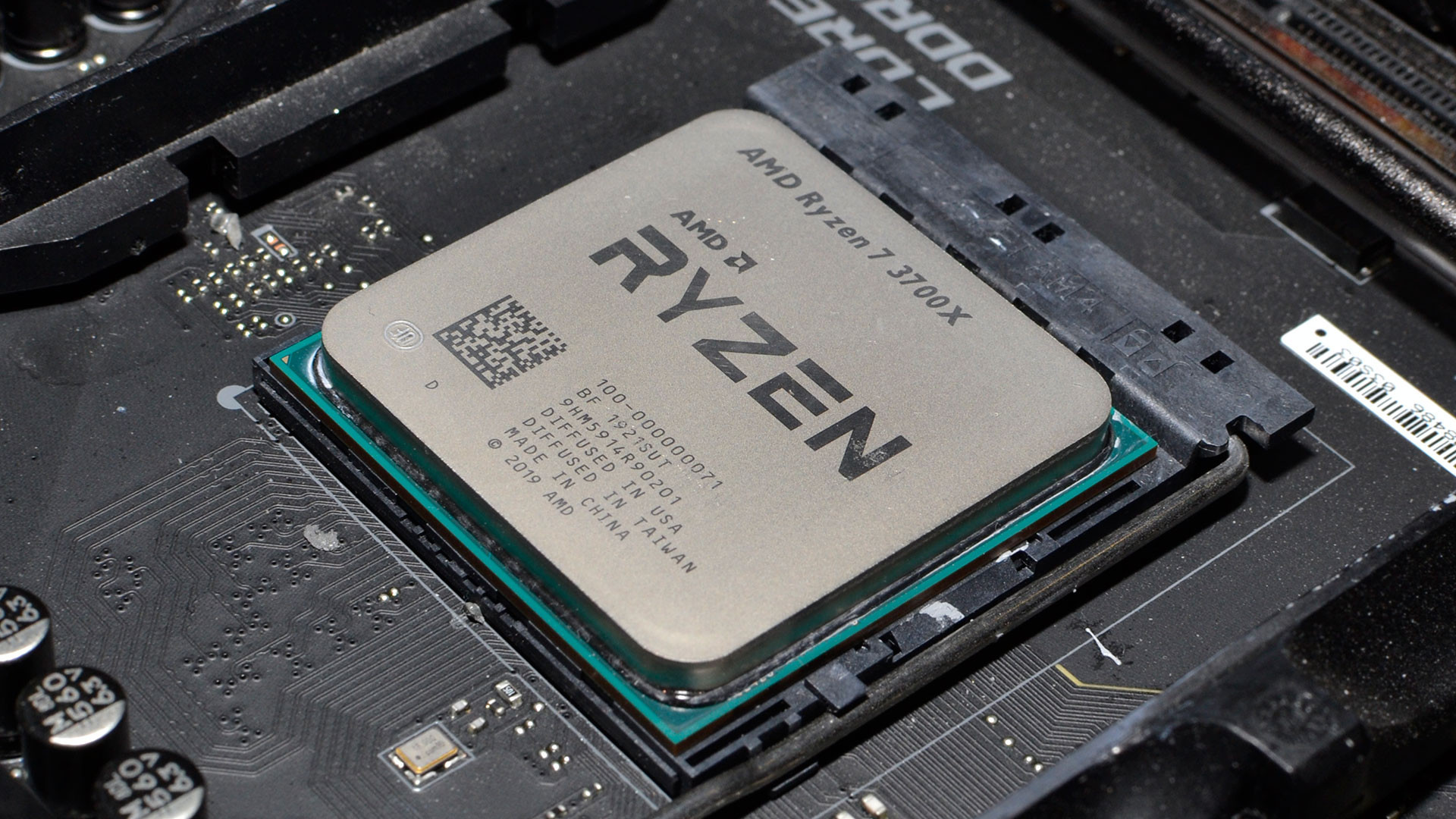 Ryzen 7 какой лучше. AMD Ryzen 7 3700x. Процессор AMD Ryzen 3700x. AMD Ryzen 7 3700x OEM. Ryzen 3 3700x.