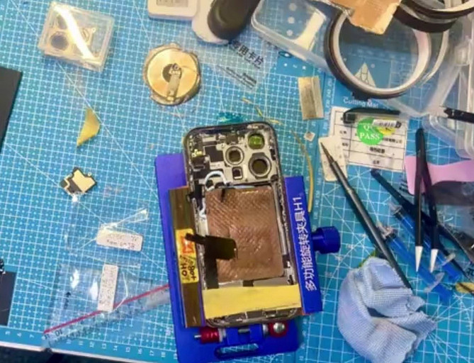 «Кулибин» улучшил iPhone 15 Pro, добавив в него испарительную камеру