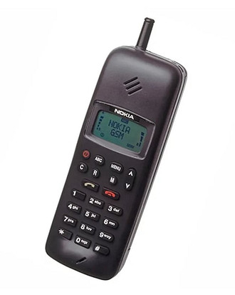 Выпуск этого телефона ознаменовал не только переход к еще более мобильным устройствам, но и к более современному типу связи GSM. Он вышел в 1992 году под двумя названиями — 1011 и Mobira...