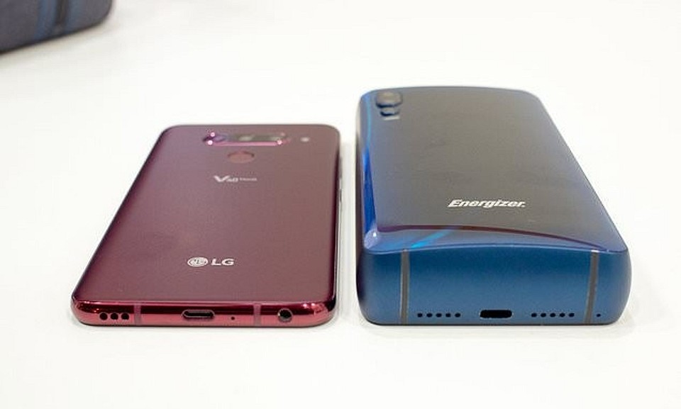 Почему у топовых смартфонов такие маленькие аккумуляторы