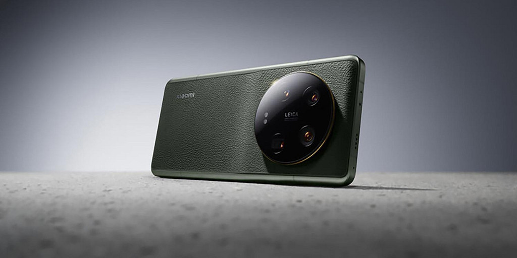 У нас уже можно предзаказать невероятный суперфлагман Xiaomi 13 Ultra — но ценник «кусачий», 139 999 рублей