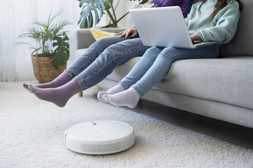Роботы-пылесосы со станцией самоочистки: что это такое?