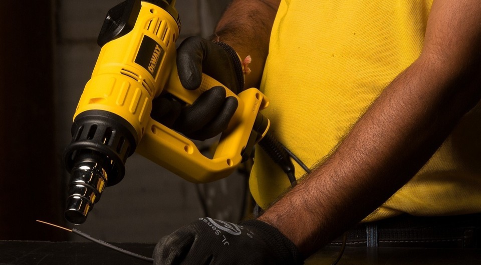 Как выбрать строительный фен: виды, характеристики, модели