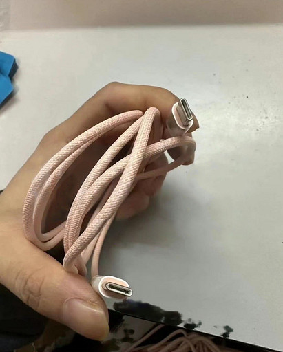 iPhone 15 и iPhone 15 Pro получат кабели USB-C в цвет корпуса