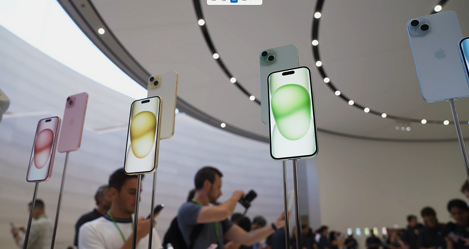 Опубликованы живые фото iPhone 15 Pro, 15 Pro Max, Apple Watch Ultra 2 и Watch Series 9