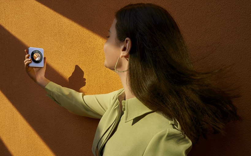 Представлен доступный смартфон с гибким дисплеем TECNO Phantom V Flip