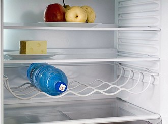 Конечно, важно не забыть перед отъездом убрать из холодильника продукты, срок годности которых закончится до вашего возвращения. Тем более, что на более высоких температурах режима «отпус...
