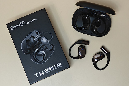 Обзор спортивных наушников Oneodio SuperEQ T44: такие точно не выпадут