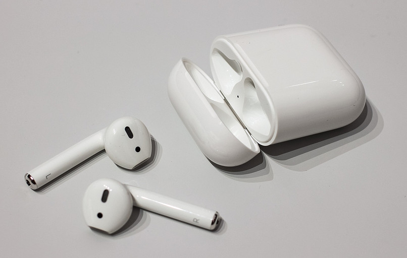 Какие модели наушников AirPods существуют и в чем разница