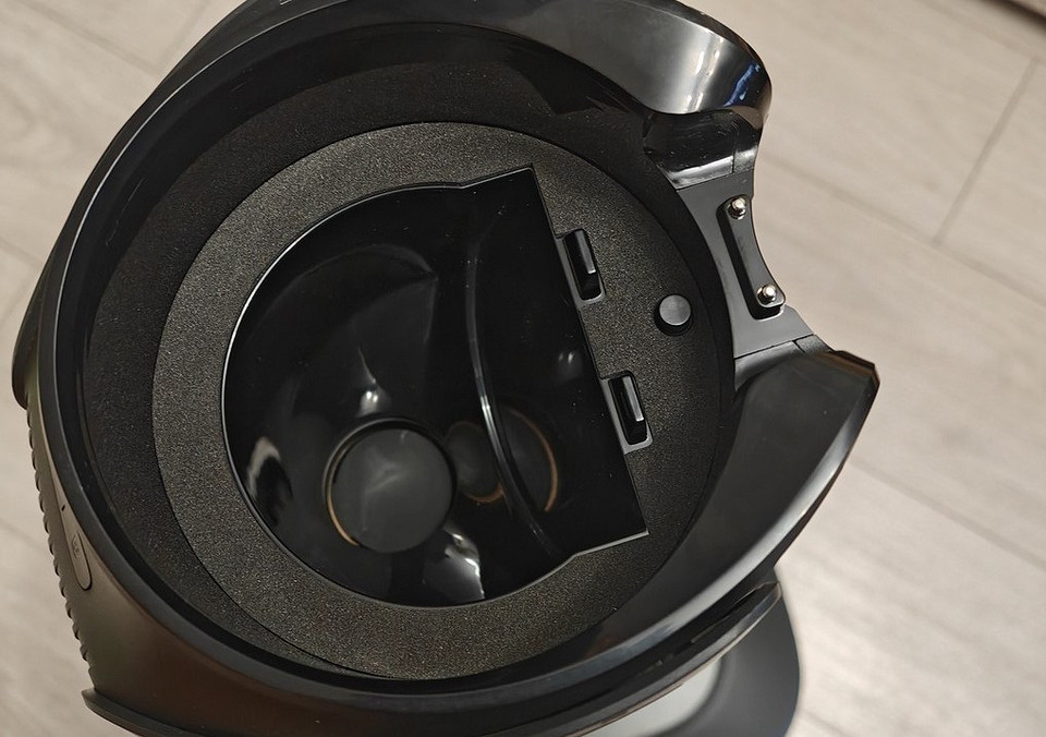 Обзор вертикального пылесоса Dreame Z40 Station: станция самоочистки и насадка для питомцев