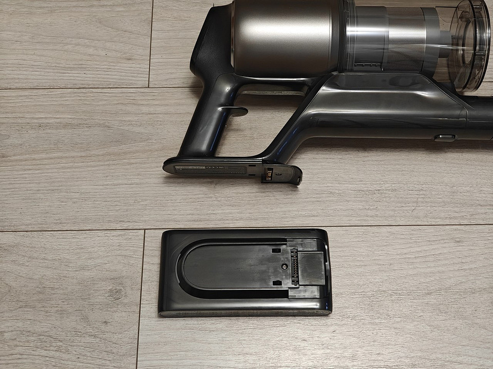 Обзор вертикального пылесоса Dreame Z40 Station: станция самоочистки и насадка для питомцев