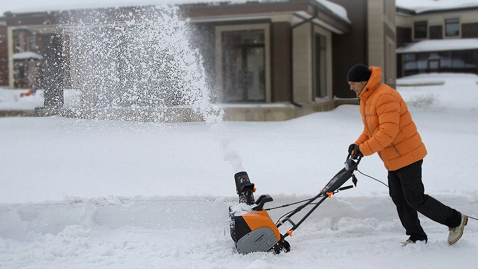 Топ-6 электрических снегоуборщиков в 2024  убираем снег быстро и без усилий