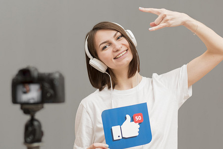 Создаем цифровых двойников и виртуальных ведущих в нейросети HeyGen