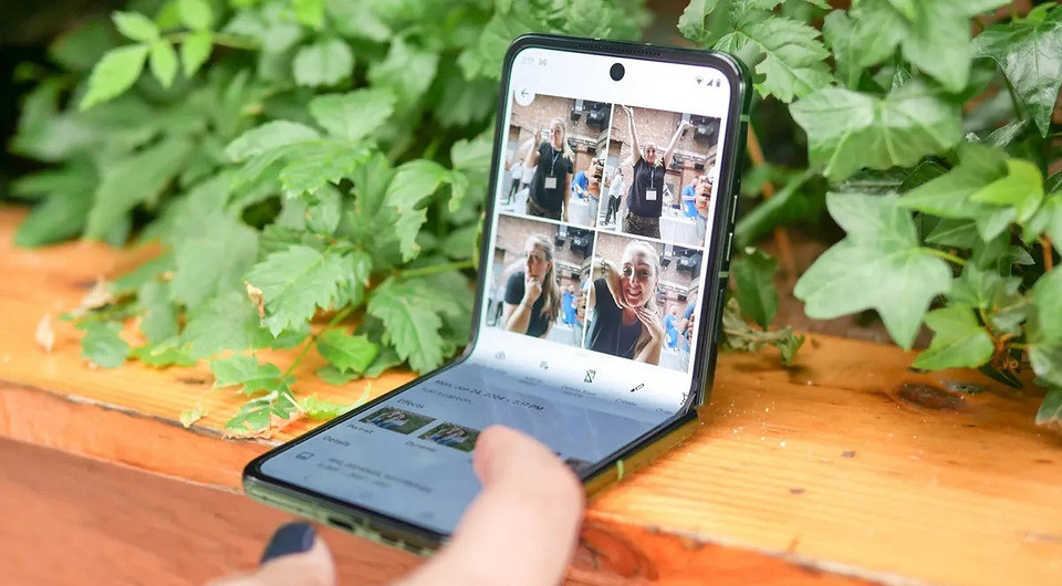 В Toms Guide составили топ-7 лучших смартфонов с гибкими экранами