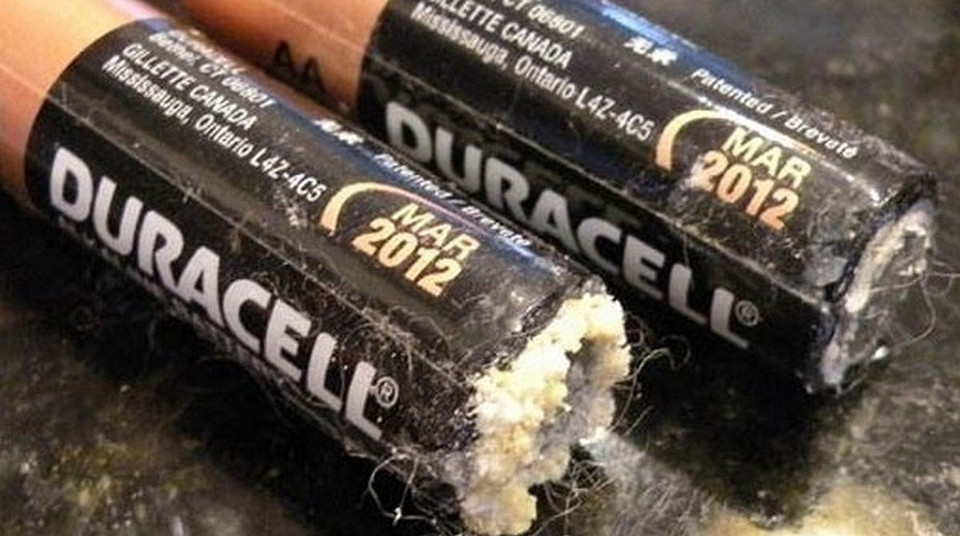 Как проверить батарейки в домашних условиях — мультиметром или другим способом