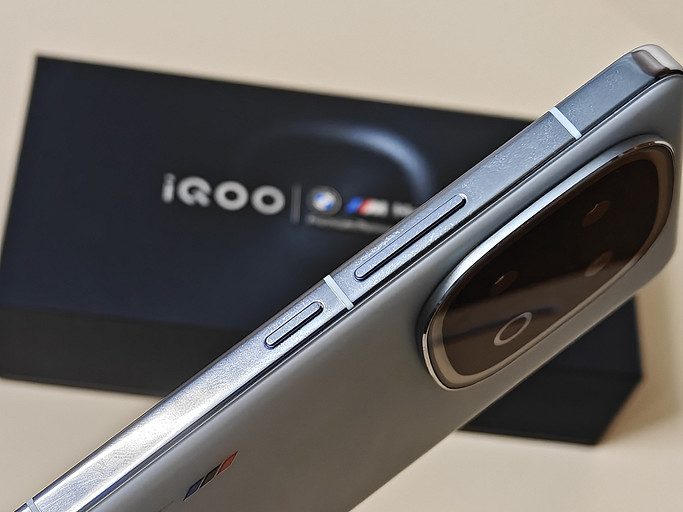 Обзор смартфона iQOO 13: один из лучших для игр и сложных задач