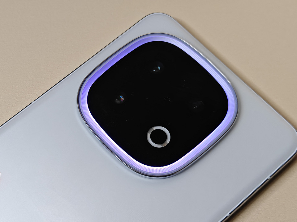 Обзор смартфона iQOO 13: один из лучших для игр и сложных задач