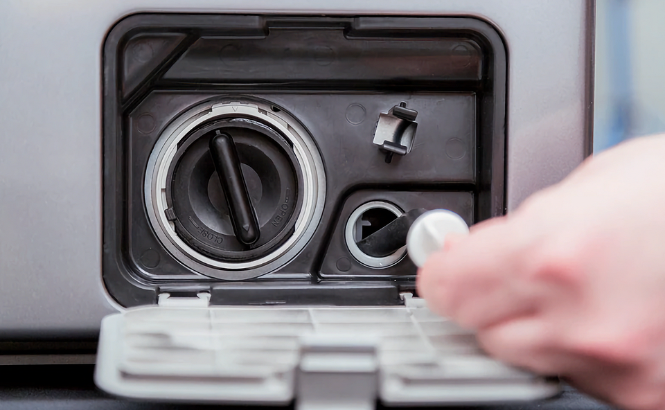 Почему гудит стиральная машинка — разбираемся в причинах Почему гудит стиральная машинка — разбираемся в причинах