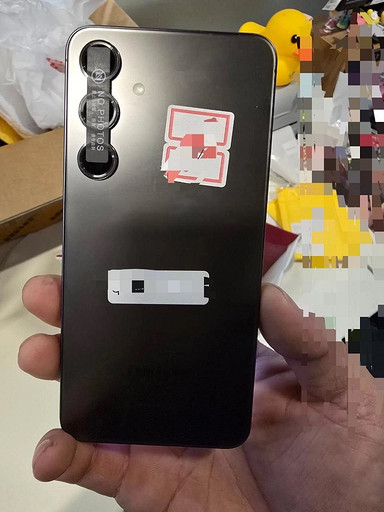 Samsung тоже добавит отдельную кнопку камеры в Galaxy S25? Живые снимки показали новую деталь флагмана