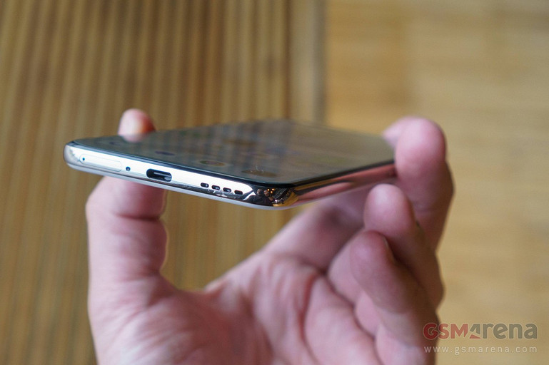 Смартфон realme 14 Pro+ показали на живых фото