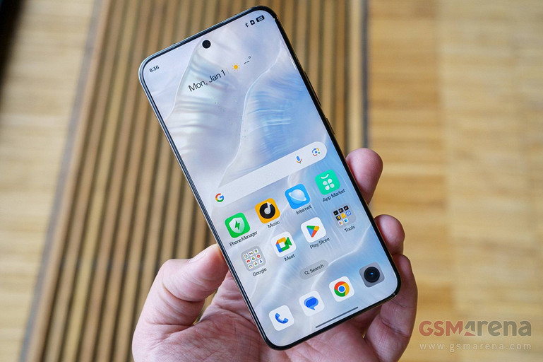 Смартфон realme 14 Pro+ показали на живых фото