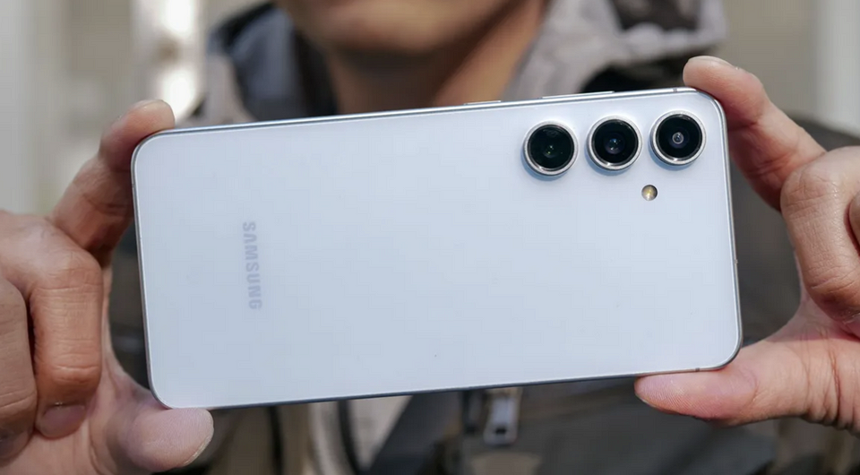 В Toms Guide назвали «народный» Galaxy S24 FE лучшим смартфоном Samsung в 2024 году