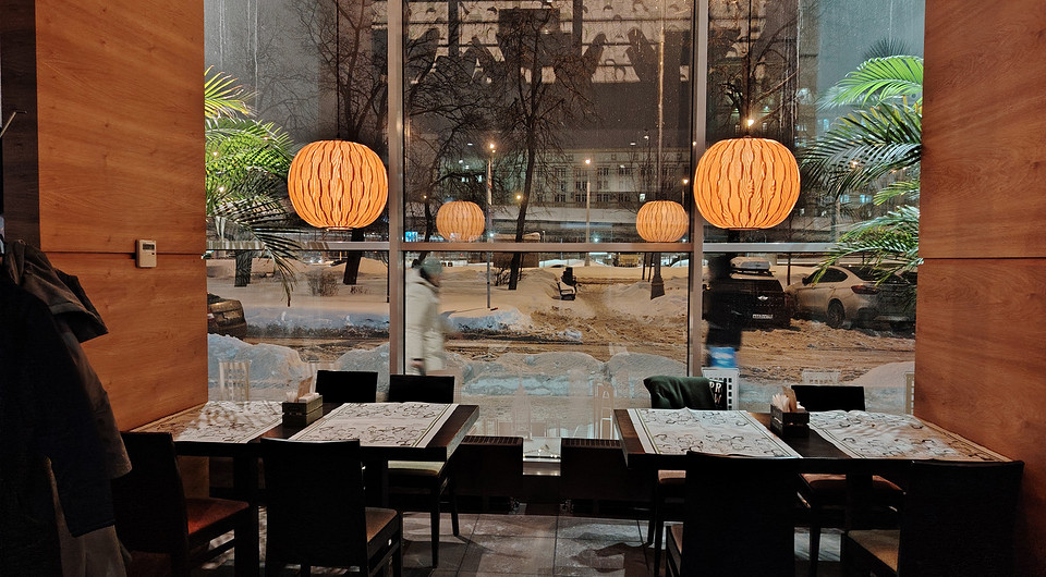 Обзор смартфона Honor X9b: космический дизайн и модный прочный экран