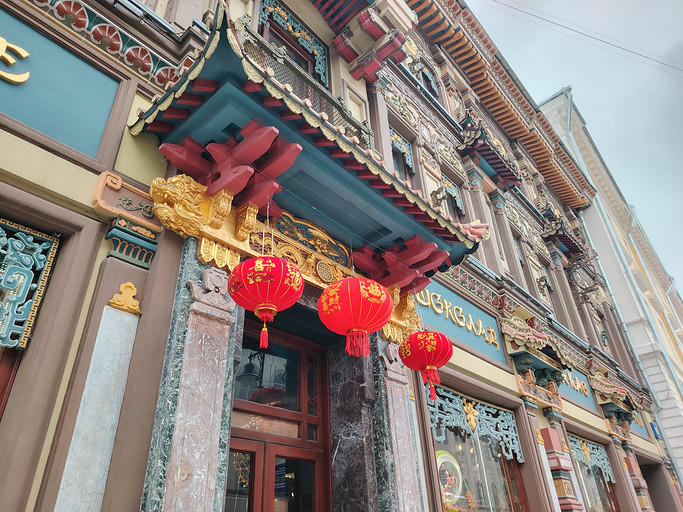 Обзор смартфона Honor X9b: космический дизайн и модный прочный экран