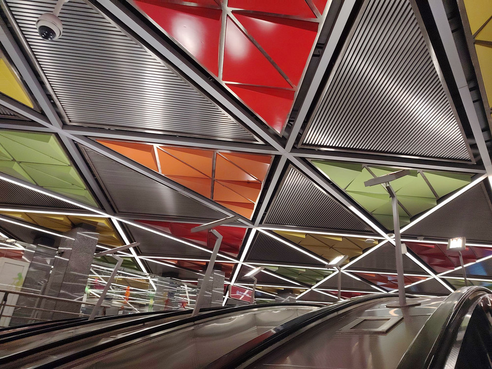 Обзор смартфона Honor X9b: космический дизайн и модный прочный экран