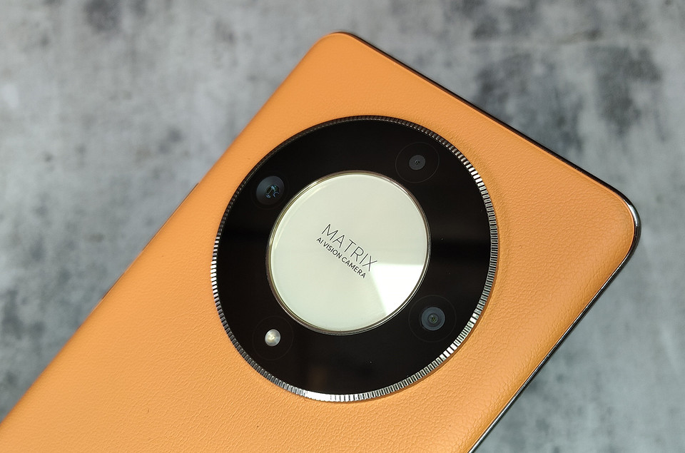 Обзор смартфона Honor X9b: космический дизайн и модный прочный экран