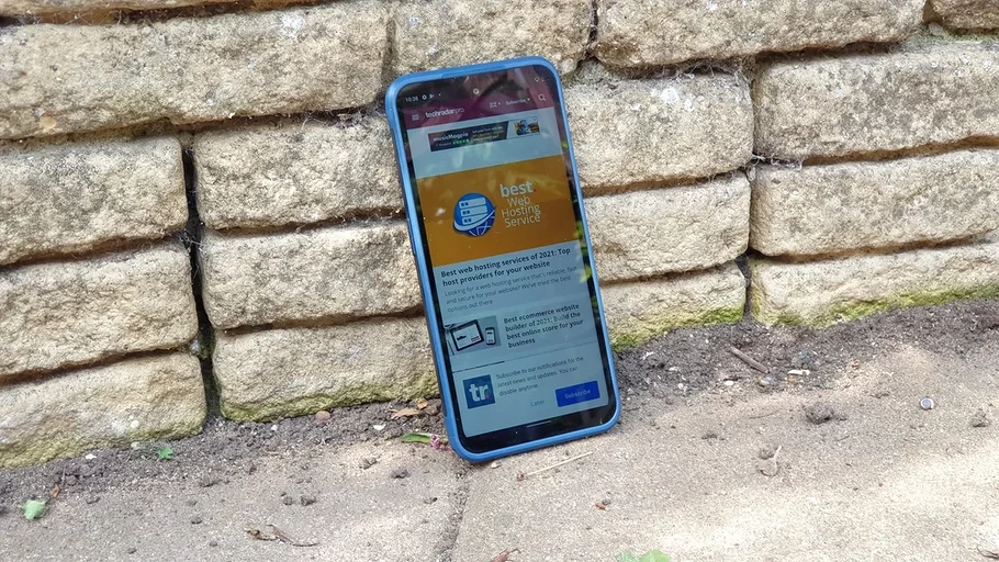 Названы 6 лучших среднебюджетных смартфонов, которые можно купить в феврале 2024 года