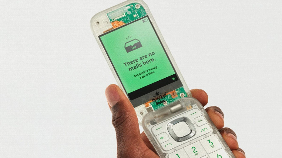 HMD и Heineken представили антисмартфон  Boring Phone