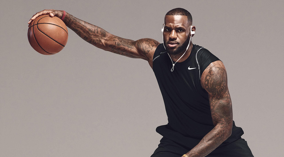 Баскетболист Леброн Джеймс вовсю пользуются колонкой Beats Pill, которую официально ещё не представили