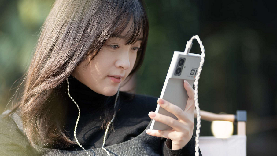 Опубликованы фото и раскрыты характеристики аудиофильского смартфона Moondrop MIAD 01