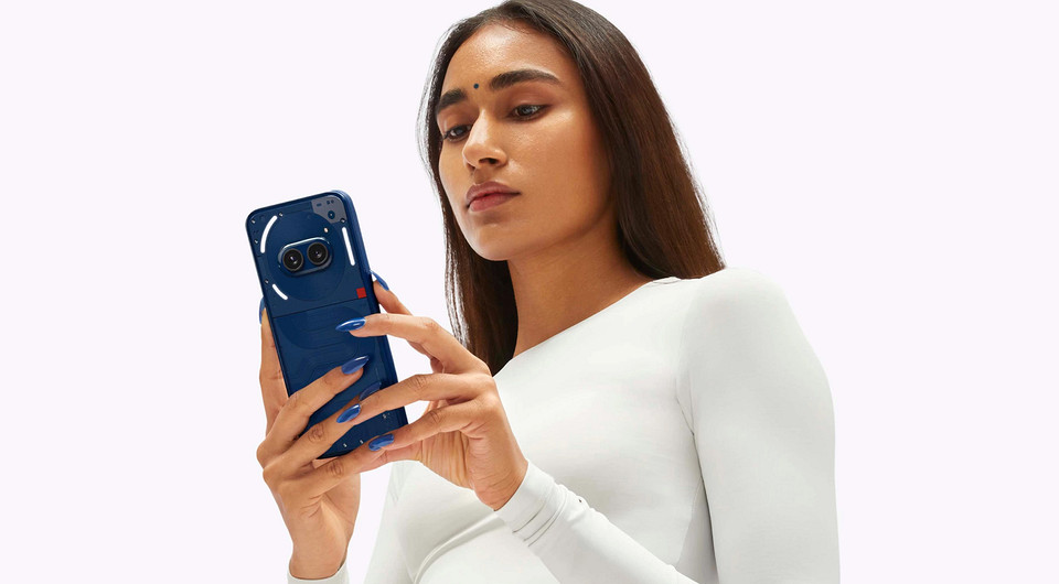 Nothing Phone (2a) вышел в насыщенном синем цвете