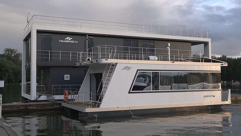 В России создали умный плавучий электрический дом, в котором можно жить зимой и летом