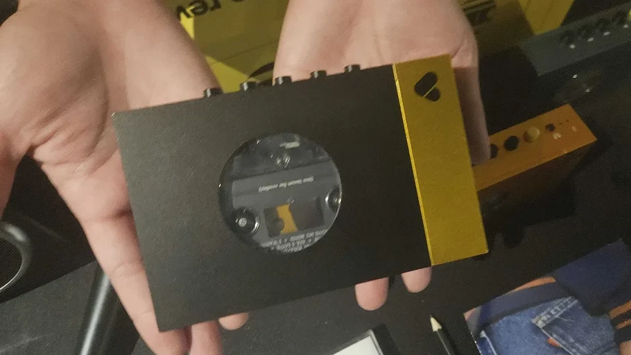 Вещь дня: кассетный плеер We Are Rewind с Bluetooth и встроенным аккумулятором