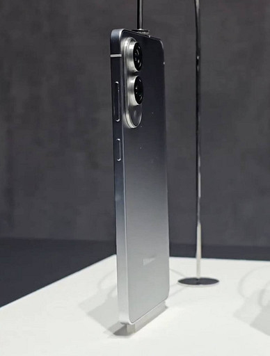 Samsung показала два секретных гаджета: XR-гарнитуру Moohun и Galaxy S25 Edge