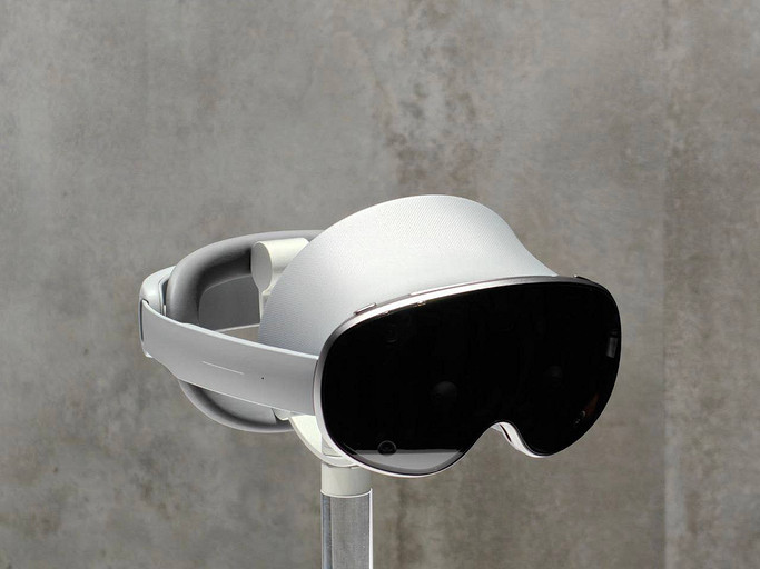 Samsung показала два секретных гаджета: XR-гарнитуру Moohun и Galaxy S25 Edge