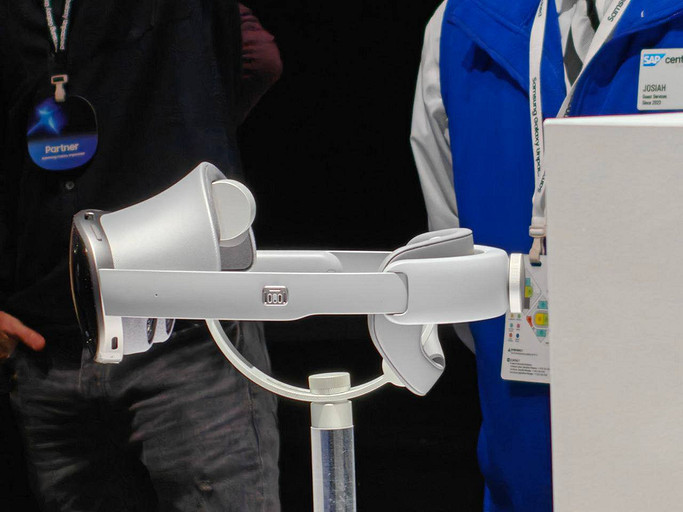 Samsung показала два секретных гаджета: XR-гарнитуру Moohun и Galaxy S25 Edge