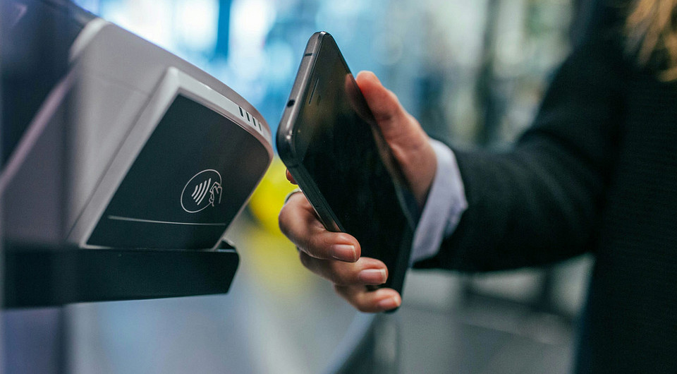 Как платить смартфоном в 2025 году: 5 проверенных способов