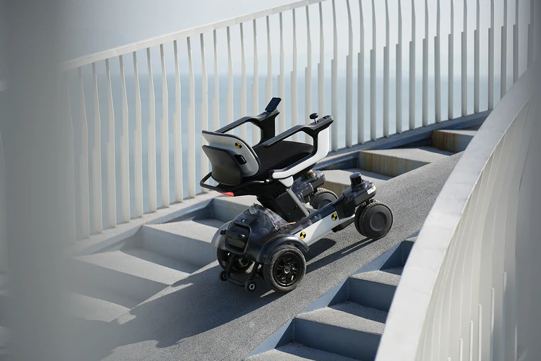 Вещь дня: полноприводный электрический стул на колесах Strutt ev¹ c автопилотом