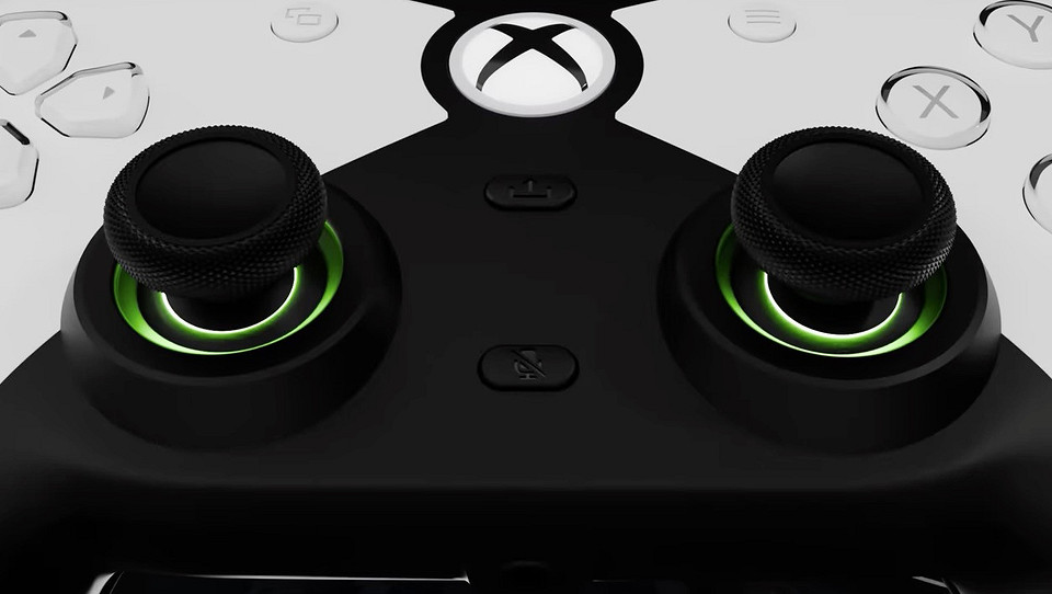 Это разве законно? Hyperkin представила новый геймпад Competitor для консолей Xbox в дизайне PlayStation DualSense