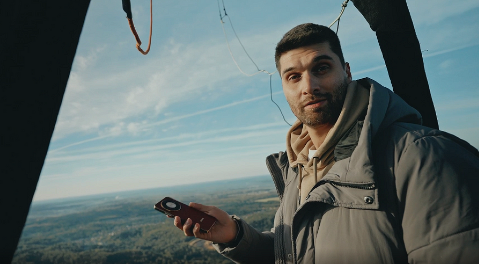 HONOR X9d «уронили» в воду с высоты 350 метров