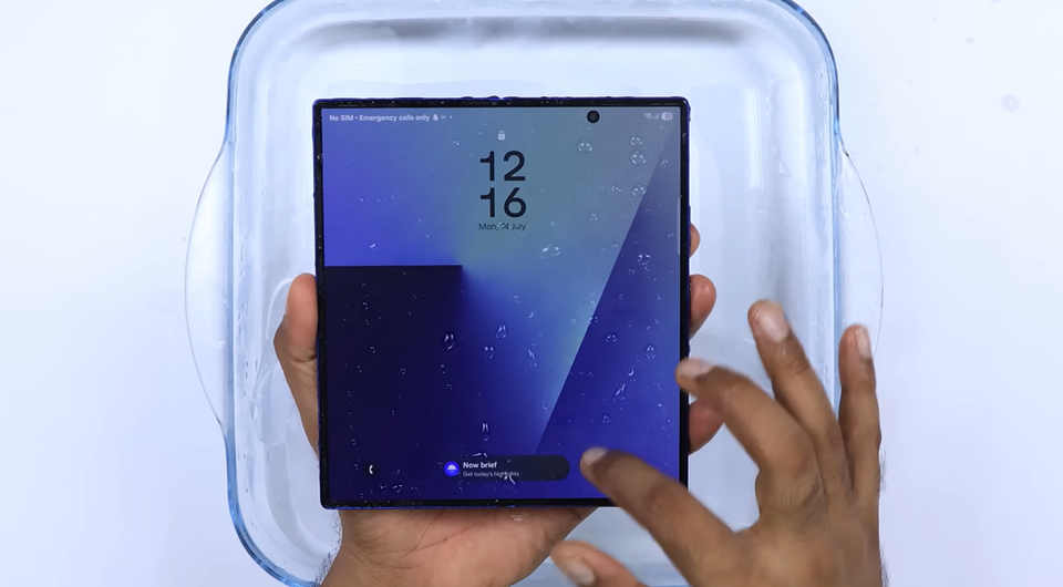 Samsung разрабатывает самовосстанавливающиеся дисплеи для складных смартфонов